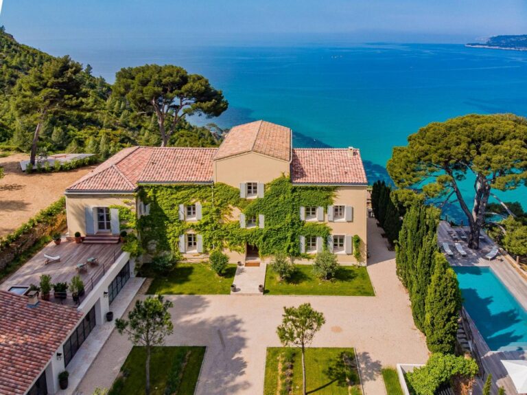 Lire la suite à propos de l’article Votre Chauffeur Privé pour vous accompagner au Domaine de Canaille à Cassis en véhicule haut de gamme