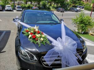 Lire la suite à propos de l’article Véhicule avec Chauffeur Privé pour votre Mariage sur Marseille et alentours avec décoration florale
