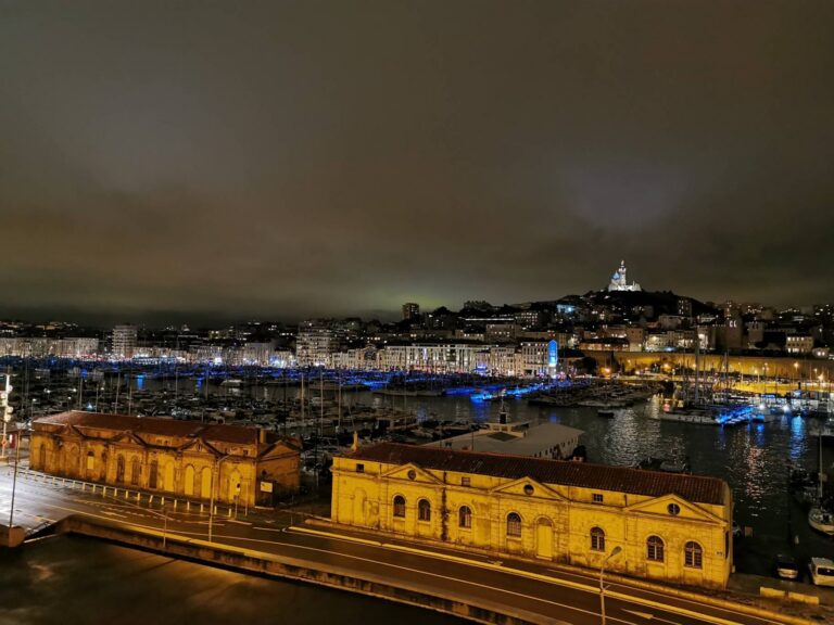 Lire la suite à propos de l’article Transport avec Chauffeur VTC ou taxi privé pour une soirée privé sur Marseille ?